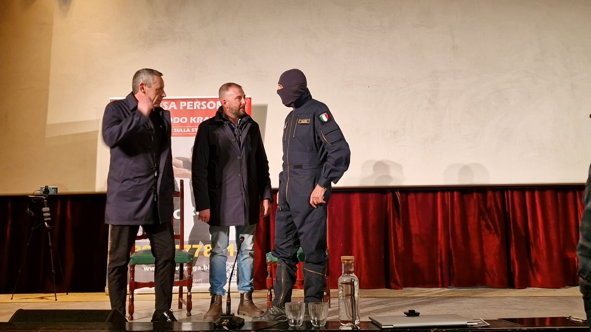 Binago — confronto durante la serata
